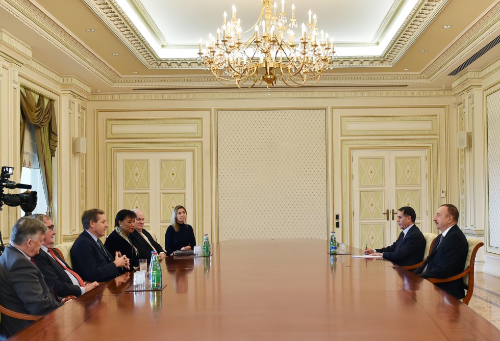 Prezident İlham Əliyev Böyük Britaniya nümayəndə heyətini qəbul edib (FOTO)