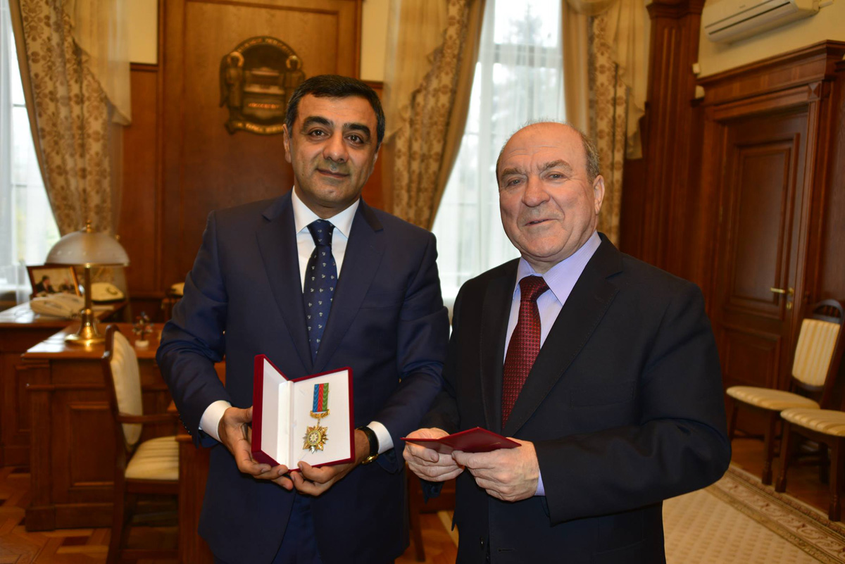 "Azərbaycan-Ukrayna" Beynəlxalq Alyansının sədri ukraynalı rektora "Şərəf" ordeni verdi (FOTO)