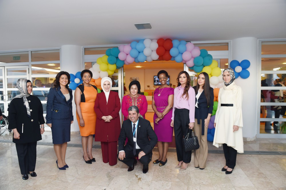 Azərbaycanın birinci xanımı Mehriban Əliyeva Antalyada Əlillərin Bərpa Mərkəzi ilə tanış olub (FOTO)