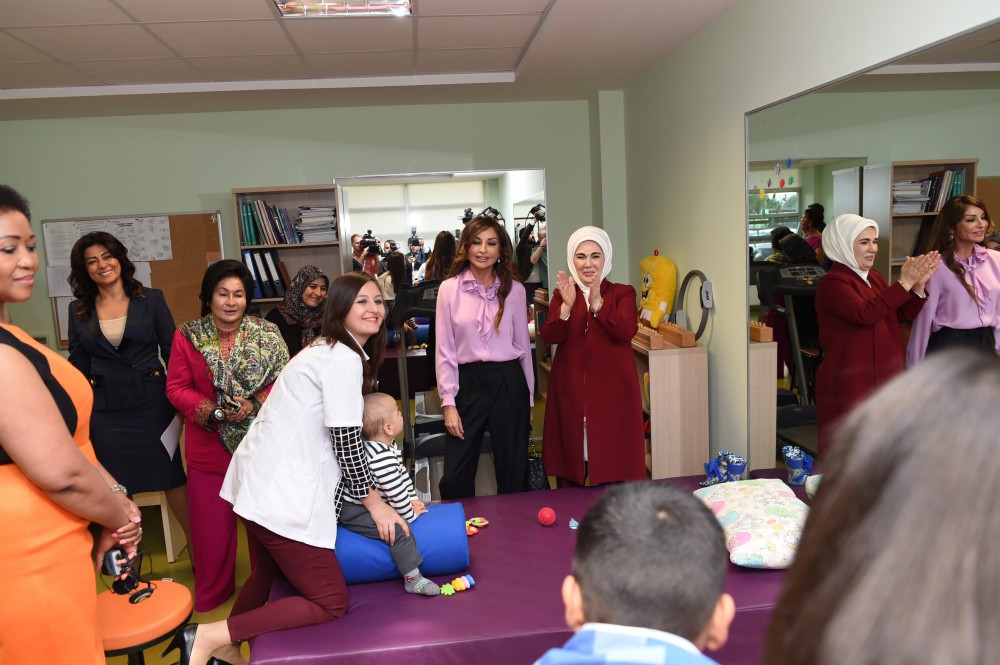 Azərbaycanın birinci xanımı Mehriban Əliyeva Antalyada Əlillərin Bərpa Mərkəzi ilə tanış olub (FOTO)