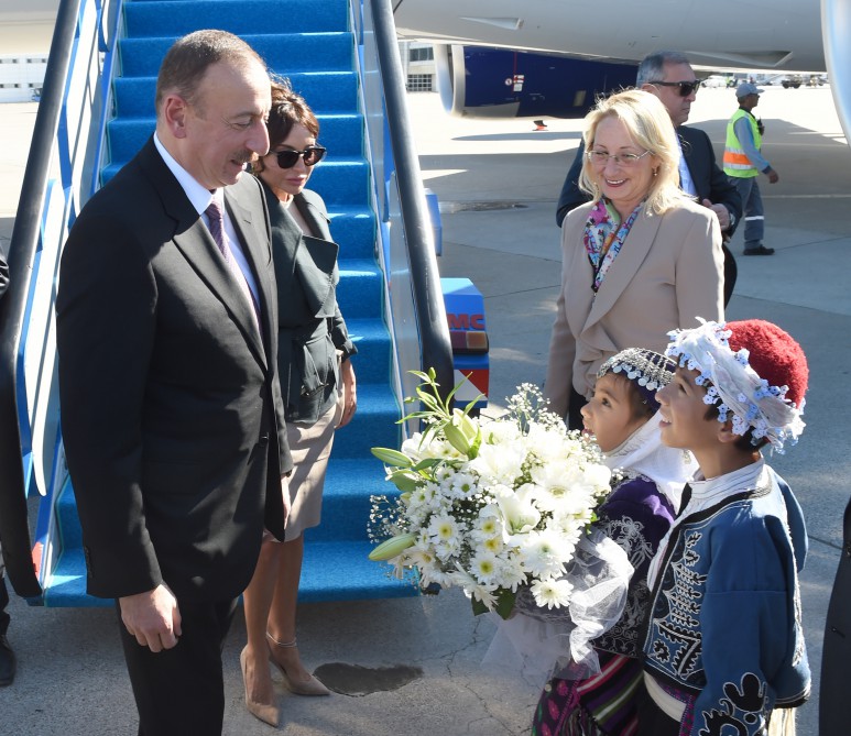 Prezident İlham Əliyev və xanımı Türkiyəyə işgüzar səfərə gəliblər (FOTO)