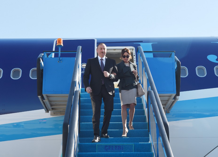 Prezident İlham Əliyev və xanımı Türkiyəyə işgüzar səfərə gəliblər (FOTO)