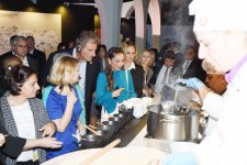 Azərbaycanın birinci xanımı Mehriban Əliyeva “G20”-“Yurd” mədəni ərazisində sərgi ilə tanış olub (FOTO)