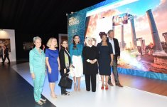 Azərbaycanın birinci xanımı Mehriban Əliyeva “G20”-“Yurd” mədəni ərazisində sərgi ilə tanış olub (FOTO)