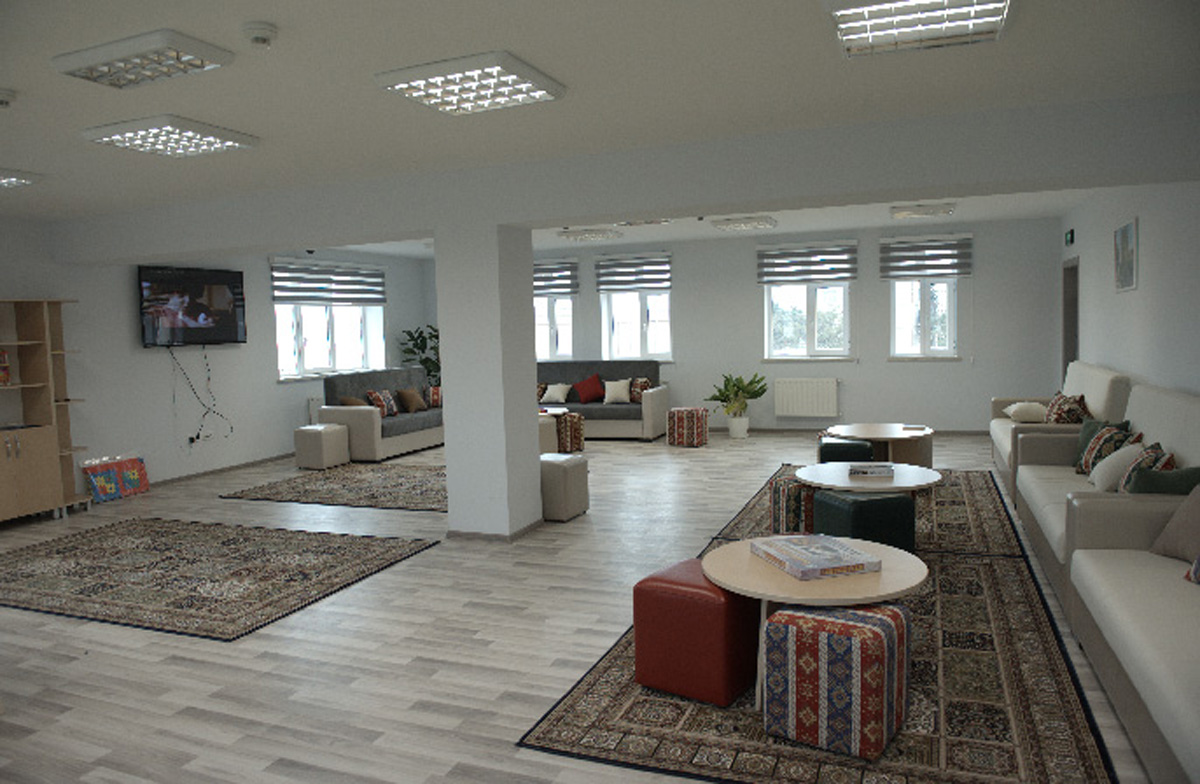 Şüvəlandakı 4 nömrəli xüsusi internat məktəbi yenidənqurmadan sonra istifadəyə verilib (FOTO)