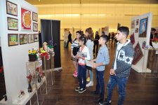 Leyla Əliyeva Heydər Əliyev Mərkəzində uşaqların əl işlərindən ibarət sərginin açılışında iştirak edib (FOTO)