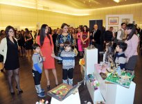 Leyla Əliyeva Heydər Əliyev Mərkəzində uşaqların əl işlərindən ibarət sərginin açılışında iştirak edib (FOTO)