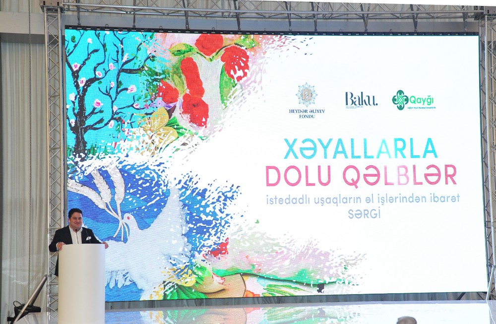 Leyla Əliyeva Heydər Əliyev Mərkəzində uşaqların əl işlərindən ibarət sərginin açılışında iştirak edib (FOTO)