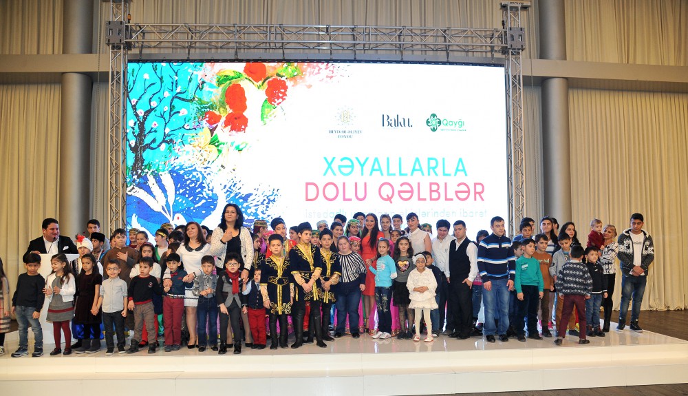 Leyla Əliyeva Heydər Əliyev Mərkəzində uşaqların əl işlərindən ibarət sərginin açılışında iştirak edib (FOTO)