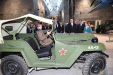 Prezident İlham Əliyev Belarus Dövlət Böyük Vətən Müharibəsi Tarixi Muzeyi ilə tanış olub (FOTO)