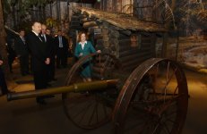 Prezident İlham Əliyev Belarus Dövlət Böyük Vətən Müharibəsi Tarixi Muzeyi ilə tanış olub (FOTO)
