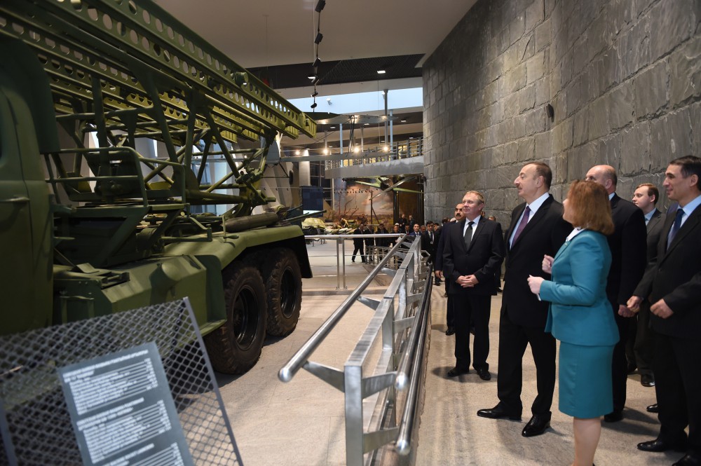 Prezident İlham Əliyev Belarus Dövlət Böyük Vətən Müharibəsi Tarixi Muzeyi ilə tanış olub (FOTO)