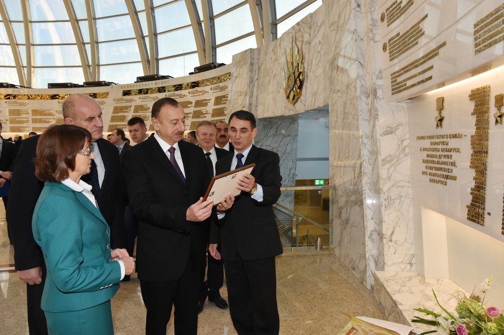 Prezident İlham Əliyev Belarus Dövlət Böyük Vətən Müharibəsi Tarixi Muzeyi ilə tanış olub (FOTO)
