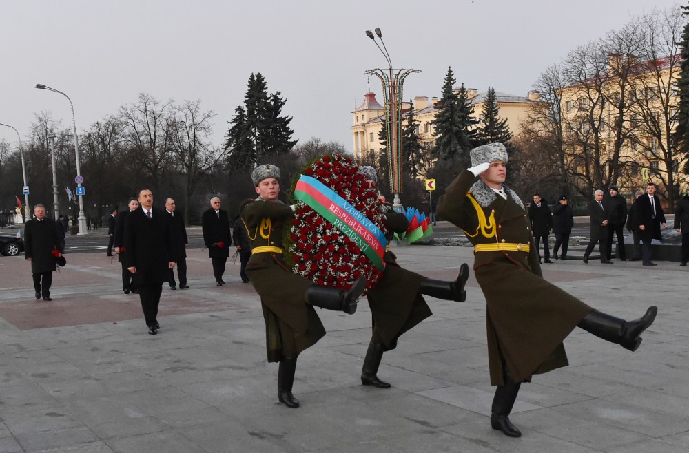 Prezident İlham Əliyev Minskdə "Qələbə" meydanını ziyarət edib (FOTO)