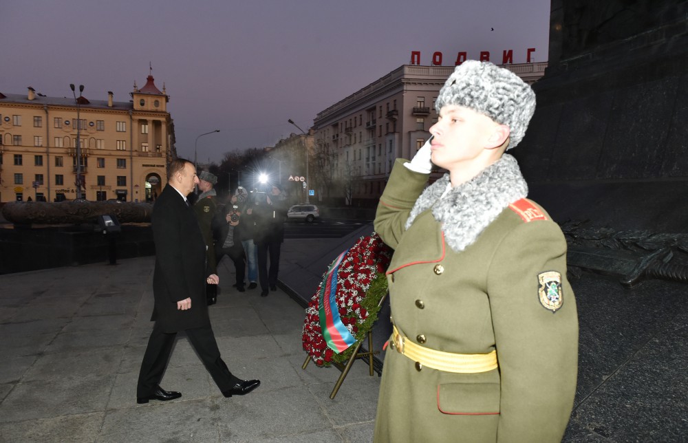 Prezident İlham Əliyev Minskdə "Qələbə" meydanını ziyarət edib (FOTO)