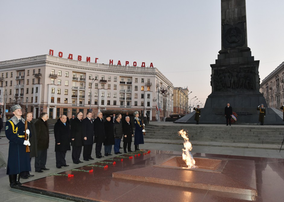 Prezident İlham Əliyev Minskdə "Qələbə" meydanını ziyarət edib (FOTO)