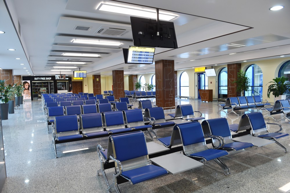 İlham Əliyev Naxçıvan Beynəlxalq Hava Limanının "Şərq Terminalı"nın yenidənqurmadan sonrakı vəziyyəti ilə tanış olub (FOTO)