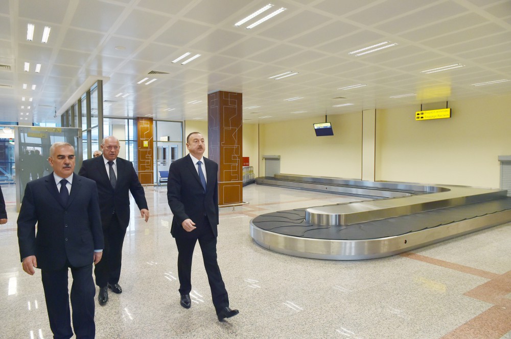 İlham Əliyev Naxçıvan Beynəlxalq Hava Limanının "Şərq Terminalı"nın yenidənqurmadan sonrakı vəziyyəti ilə tanış olub (FOTO)