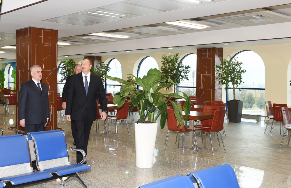İlham Əliyev Naxçıvan Beynəlxalq Hava Limanının "Şərq Terminalı"nın yenidənqurmadan sonrakı vəziyyəti ilə tanış olub (FOTO)