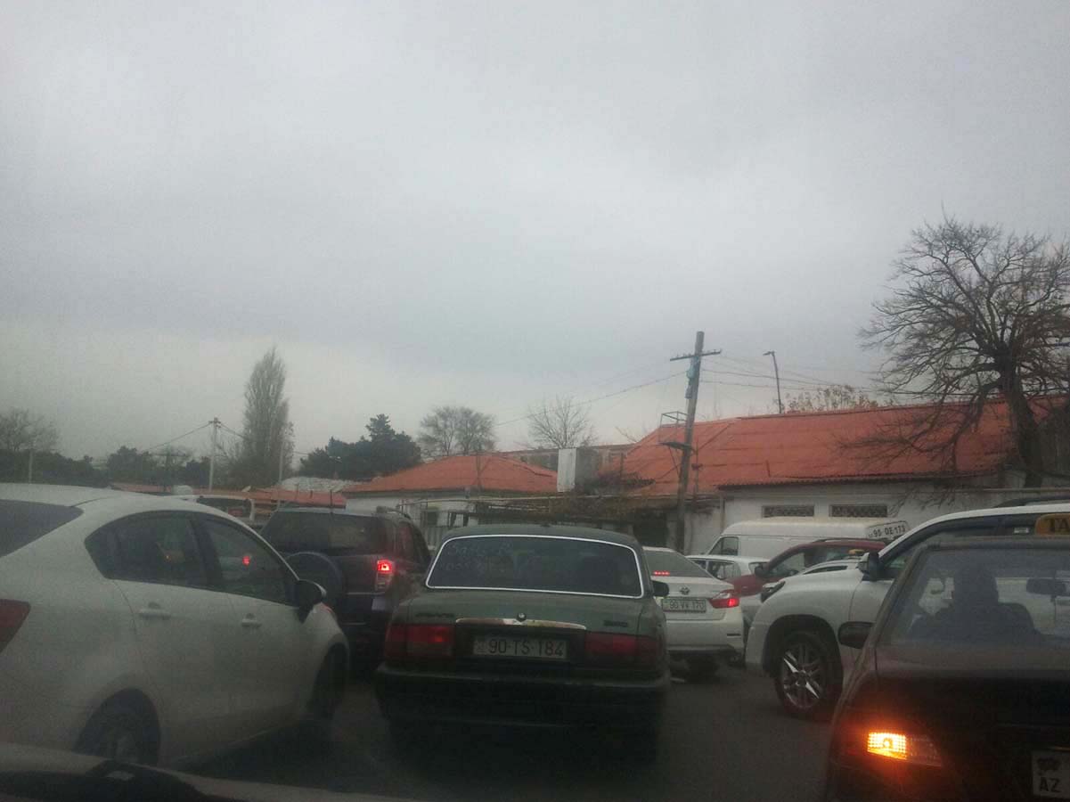 Nardaran sakinləri yolu bağladılar (FOTO)
