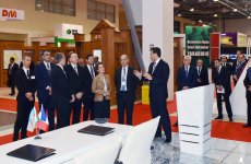 Prezident İlham Əliyev "BakuTel-2015" sərgisi ilə tanış olub (FOTO)