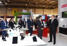 Prezident İlham Əliyev "BakuTel-2015" sərgisi ilə tanış olub (FOTO)