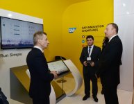 Prezident İlham Əliyev "BakuTel-2015" sərgisi ilə tanış olub (FOTO)