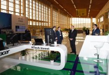 Prezident İlham Əliyev "BakuTel-2015" sərgisi ilə tanış olub (FOTO)