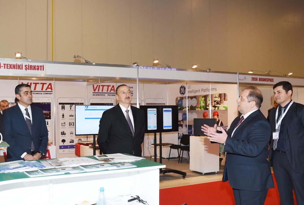 Prezident İlham Əliyev "BakuTel-2015" sərgisi ilə tanış olub (FOTO)