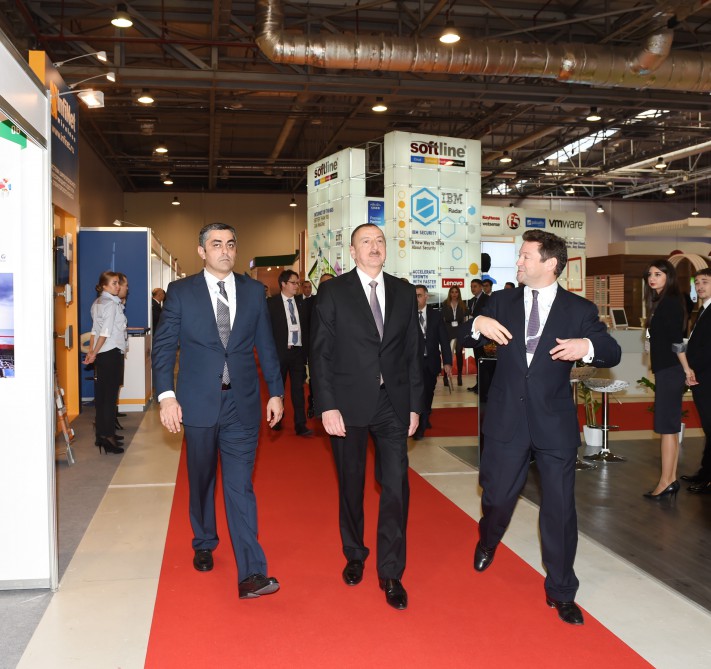 Prezident İlham Əliyev "BakuTel-2015" sərgisi ilə tanış olub (FOTO)