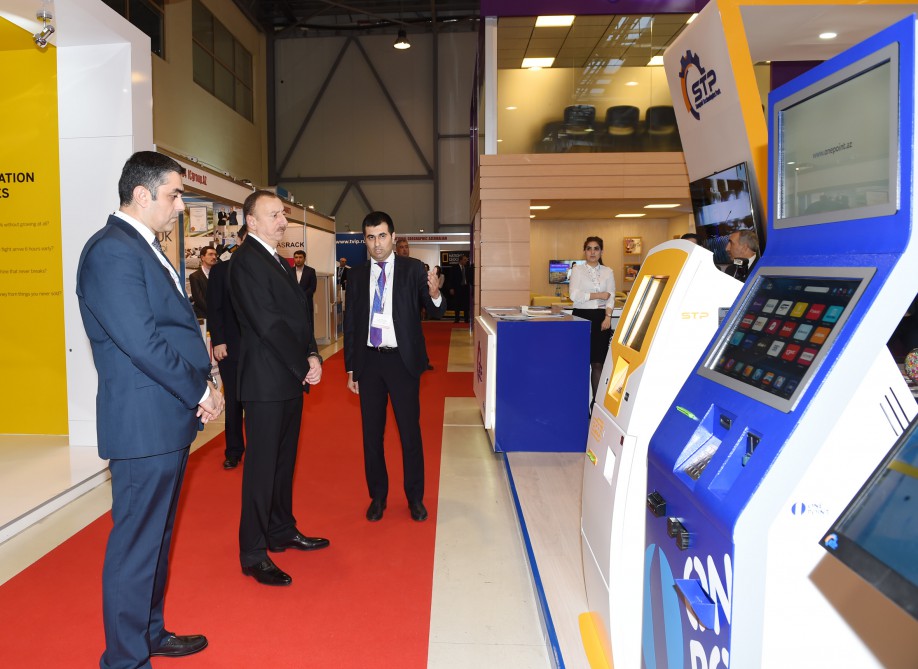 Prezident İlham Əliyev "BakuTel-2015" sərgisi ilə tanış olub (FOTO)