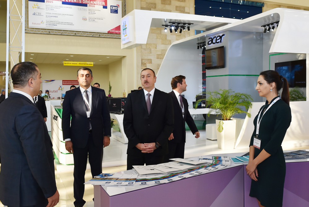 Prezident İlham Əliyev "BakuTel-2015" sərgisi ilə tanış olub (FOTO)