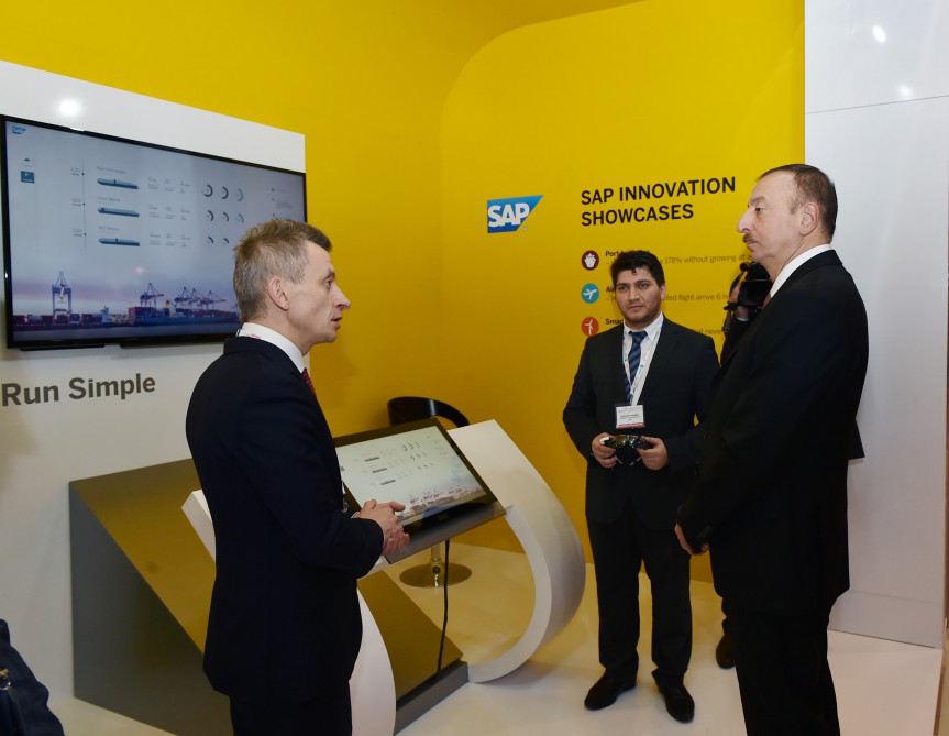 Prezident İlham Əliyev "BakuTel-2015" sərgisi ilə tanış olub (FOTO)