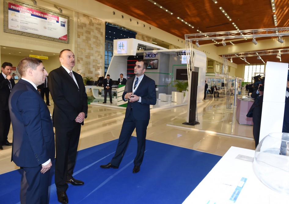 Prezident İlham Əliyev "BakuTel-2015" sərgisi ilə tanış olub (FOTO)