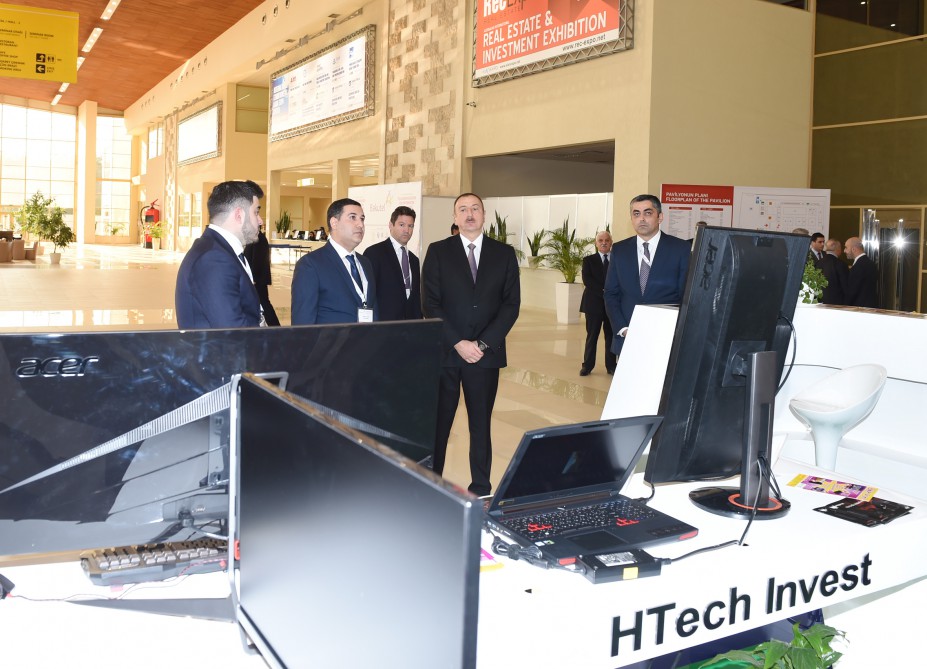 Prezident İlham Əliyev "BakuTel-2015" sərgisi ilə tanış olub (FOTO)