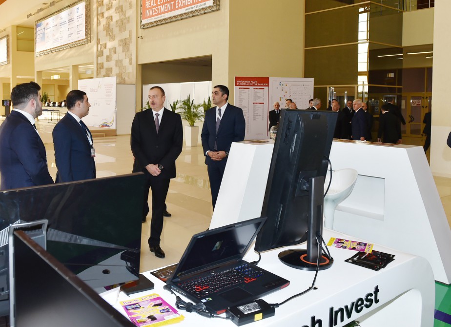 Prezident İlham Əliyev "BakuTel-2015" sərgisi ilə tanış olub (FOTO)