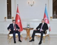 Prezident İlham Əliyevin Əhməd Davudoğlu ilə təkbətək görüşü olub (FOTO)