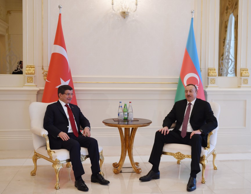 Prezident İlham Əliyevin Əhməd Davudoğlu ilə təkbətək görüşü olub (FOTO)