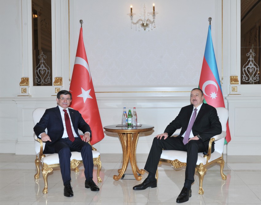 Prezident İlham Əliyevin Əhməd Davudoğlu ilə təkbətək görüşü olub (FOTO)