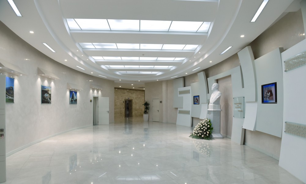 Prezident İlham Əliyev Əmlak Məsələləri Dövlət Komitəsinin yeni Mərkəzinin açılışında iştirak edib (FOTO)