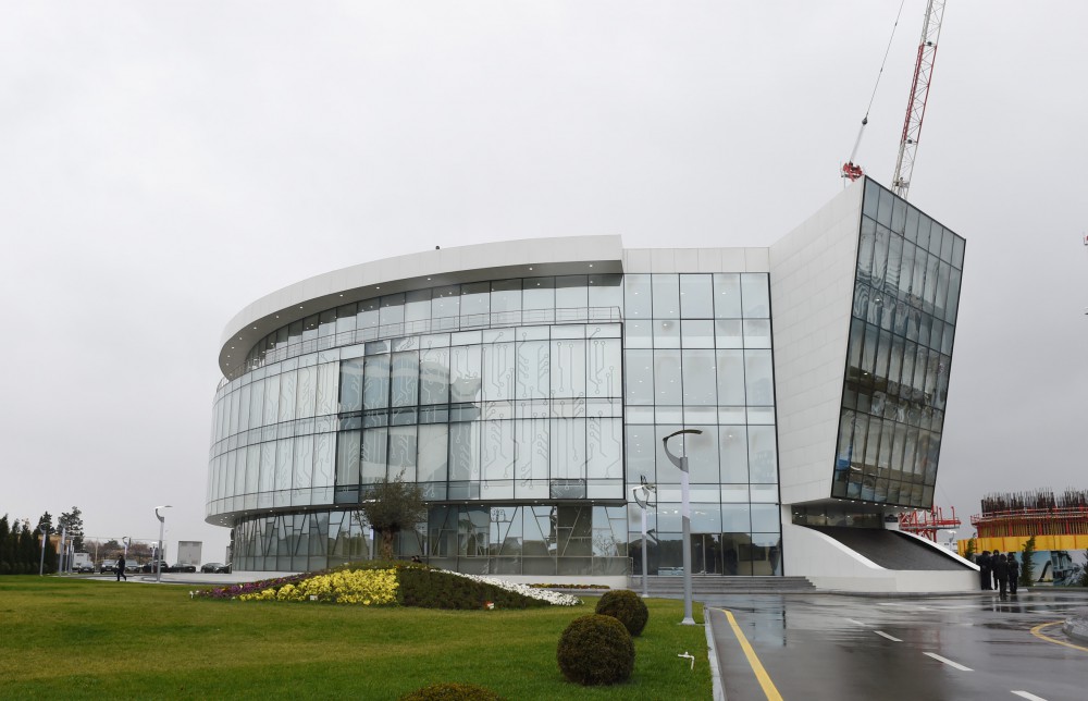 Prezident İlham Əliyev Əmlak Məsələləri Dövlət Komitəsinin yeni Mərkəzinin açılışında iştirak edib (FOTO)