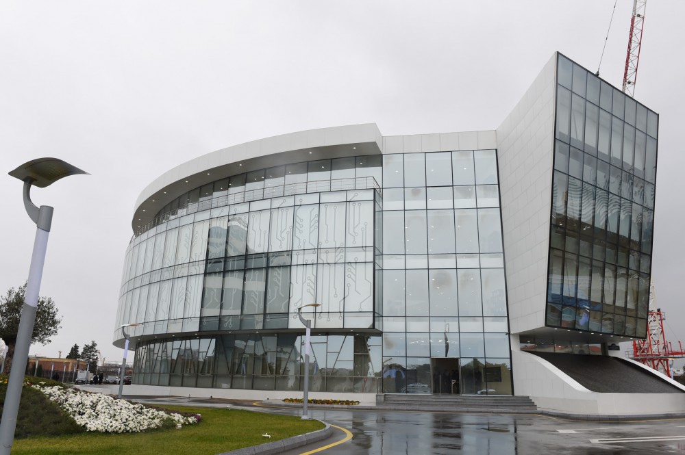 Prezident İlham Əliyev Əmlak Məsələləri Dövlət Komitəsinin yeni Mərkəzinin açılışında iştirak edib (FOTO)