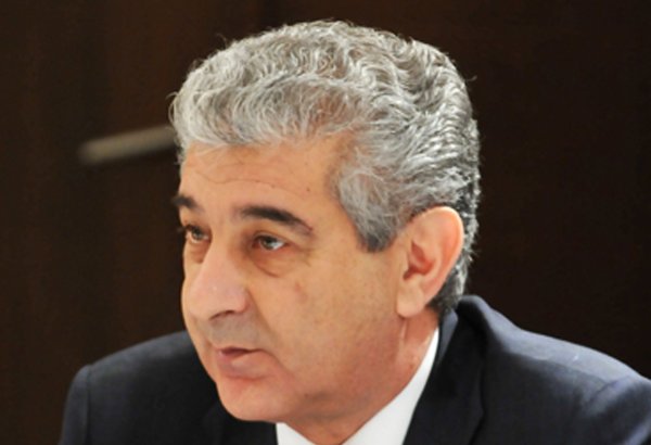 Baş nazirin müavini xəsarət almış neftçiləri ziyarət edib
