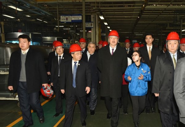 Prezident İlham Əliyev Çinin Sian şəhərində avtomobil zavodu ilə tanış olub (FOTO)