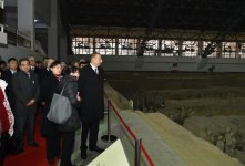 Prezident İlham Əliyev Çinin Sian şəhərindəki Terrakota Ordusu Muzeyi ilə tanış olub (FOTO)