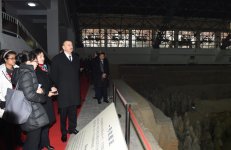 Prezident İlham Əliyev Çinin Sian şəhərindəki Terrakota Ordusu Muzeyi ilə tanış olub (FOTO)