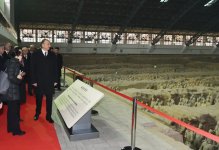 Prezident İlham Əliyev Çinin Sian şəhərindəki Terrakota Ordusu Muzeyi ilə tanış olub (FOTO)