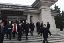 Prezident İlham Əliyev Çinin Sian şəhərindəki Terrakota Ordusu Muzeyi ilə tanış olub (FOTO)