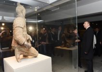 Prezident İlham Əliyev Çinin Sian şəhərindəki Terrakota Ordusu Muzeyi ilə tanış olub (FOTO)