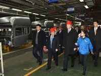 Prezident İlham Əliyev Çinin Sian şəhərində avtomobil zavodu ilə tanış olub (FOTO)